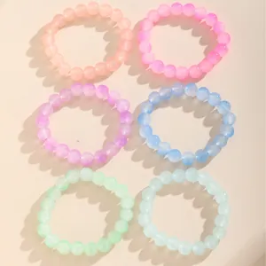 Set de seis pulseras de cuentas de vidrio esmerilado en colores pastel macaron