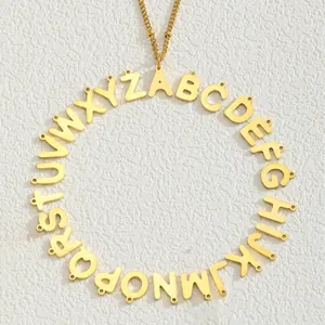 Collar de acero de titanio dorado con 26 letras en un colgante circular único