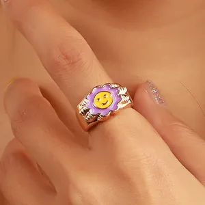 Anillo de Aleación Chapado en Oro de Moda Con Cara Sonriente de Esmalte Colorido Corazón Flor Nube Estrella Anillo Geométrico Mujer