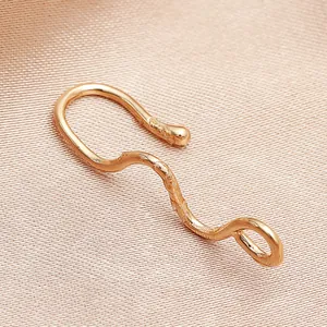 Clip de nez géométrique en forme de U doré minimaliste avec motif serpent ondulé poli