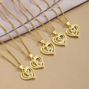 Goldene Herzanhänger-Halsketten mit Zirkon-Initialen und Perlenkette für Damen