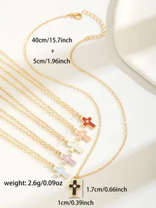 Détail des pendentifs croix en émail coloré avec dimensions et longueur de chaîne