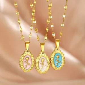 Halsketten mit Blumenrelief in Rosa und Blau auf Seide, Edelstahlschmuck für Damen