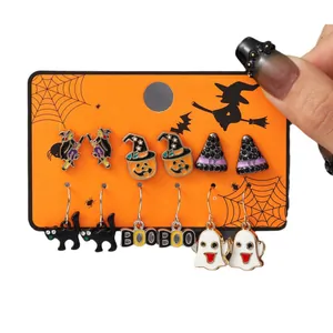 Set di orecchini di Halloween con strega, zucca e fantasmi in stile dark creativo
