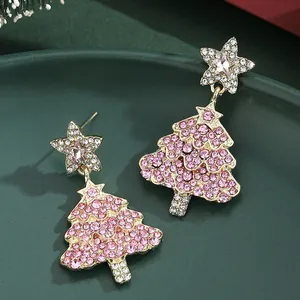 Roze kerstboom oorbellen met 925 zilveren naald en sprankelende sterren van zirkoon