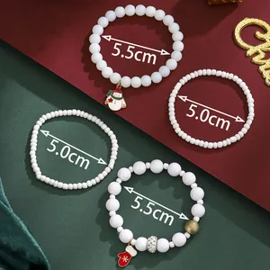 Ensemble de bracelets de Noël en perles blanches avec breloques bonhomme de neige et gant