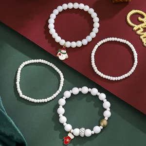 Ensemble de bracelets de Noël perlés blancs avec breloques bonhomme de neige et gant