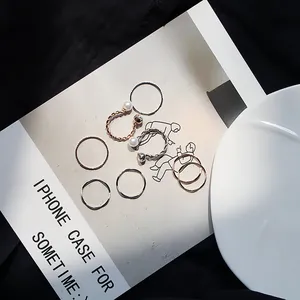 Lot de 7 bagues géométriques minimalistes avec perles et cristaux étincelants en or et argent