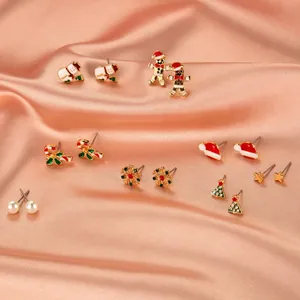Coffret de boucles d'oreilles de Noël avec Père Noël et bonhommes de neige sur satin