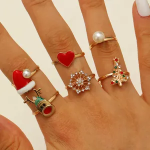 Set de 6 bagues de Noël avec renne et sapin en émail sur monture dorée élégante