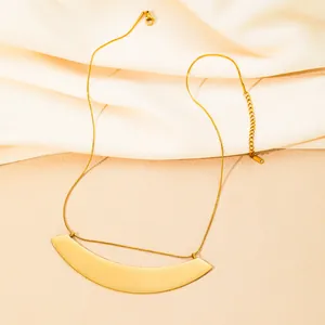 Minimalistische vergulde roestvrijstalen ketting met waaiervormige hanger en slangenketting