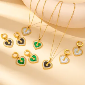 Set gioielli in acciaio al titanio con collana a cuore in zircone e orecchini oro