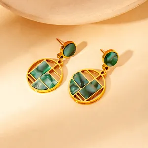 Minimalistische goldene Edelstahl-Ohrringe mit grünem Marmor und Geometrie