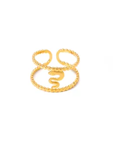 Detailaufnahme des goldenen zweilagigen offenen Rings mit einzigartigem Schlangenmuster