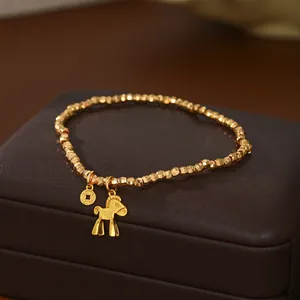 Pulsera de cuentas bañada en oro con amuleto de caballo 3D y moneda antigua de mujer