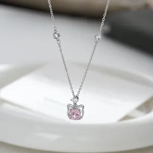 Squisita collana a gatto argentata con una scintillante pietra di zircone rosa