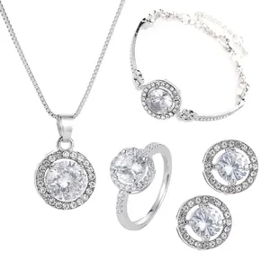 Elegante 4-delige zilveren sieradenset met sprankelende zirkonia edelstenen
