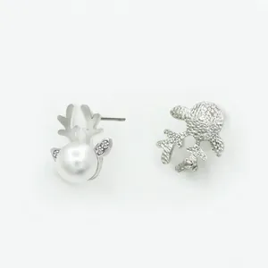 Boucles d'oreilles renne de Noël élégantes avec perles et bois argentés sertis