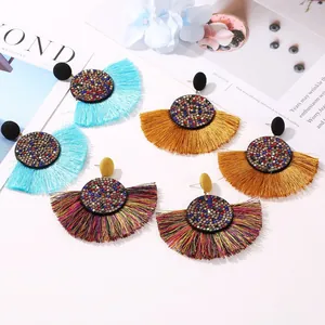 Boucles d'oreilles bohèmes en forme d'éventail avec strass colorés en bleu, jaune et coloré