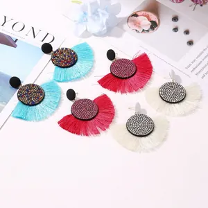 Boucles d'oreilles bohèmes à pompons en éventail avec strass colorés en trois couleurs