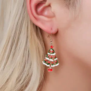 Parure de boucles d'oreilles sapin de Noël en émail coloré avec design festif