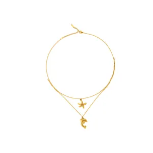 Detailansicht der goldfarbenen zweilagigen Kette mit Seestern- und Delfin-Anhängern
