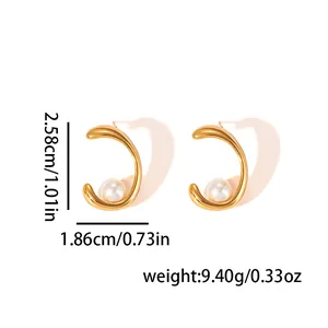 Dimensioni degli orecchini a C in acciaio dorato con perle bianche decorative