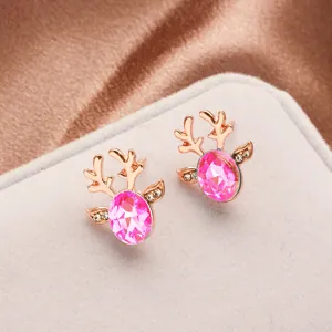 Roségoldene Rentier-Ohrstecker mit großem rosa Edelstein und Mikro-Pave-Kristallen