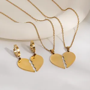 Set de joyería de acero dorado pulido con colgantes de corazón roto a juego para parejas