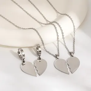 Conjunto de collar y pendientes de corazón partido en acero inoxidable para parejas