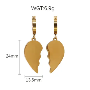 Pendientes de corazón en acero inoxidable dorado con medidas de 24mm y 13,5mm