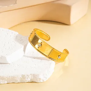 Bracciale rigido irregolare placcato oro 18k in acciaio inossidabile con zirconi cubici
