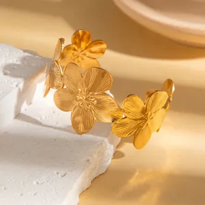 Vintage golden sunflower cuff bracelet in stainless steel with textured petal design
