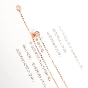 Collana con pendente a cilindro in oro rosa con zirconi incastonati su catena