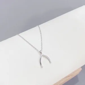 Collana con Pendente a Osso dei Desideri in Rame Minimalista Coreano Placcato Oro 14K Zirconia Catena della Clavicola Asimmetrica per Donna Gioielli Regalo