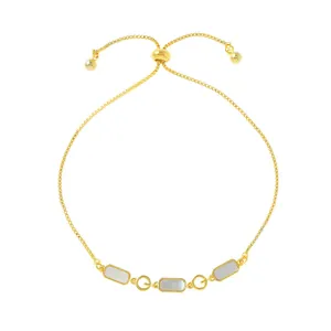 Bracelet doré réglable avec inserts en nacre rectangulaires et maillons en forme de G