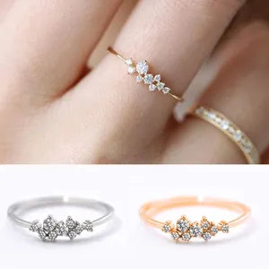 Anello da Donna Minimalista in Rame Galvanizzato Oro 18K Argento Strass a Grappolo Gioielli di Moda Accessorio
