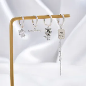 Set de pendientes plateados con piedra de corazón, borla y dijes de tigre