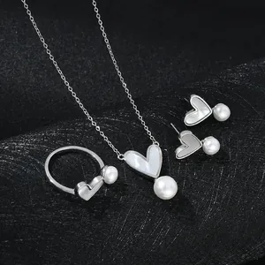 Elegante Collana a Cuore in Madreperla Con Orecchini a Bottone E Anello Aperto in Rame Placcato Oro Perla Artificial Zirconia Gioielli Donna