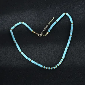 Collier élégant en perles cylindriques turquoise avec espaceurs dorés et fermoir homard
