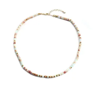 Collier bohème en perles de pierre multicolores avec séparateurs dorés et fermoir