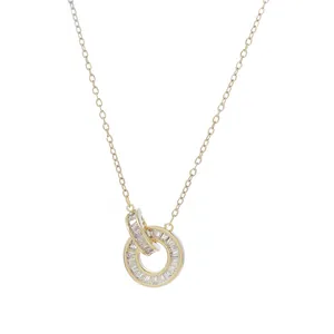 Elegante collana placcata in oro con doppi anelli intrecciati e pietre di zircone