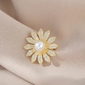 Elegant Copper Gold Plated Daisy Flower Brooch For Women With Micro Inlaid Zirconia And Round White Artificial Pearl Fashion Pin Jewelry