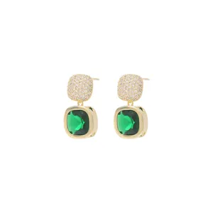 Orecchini vintage con pietre verde smeraldo e cristalli pavé su base dorata