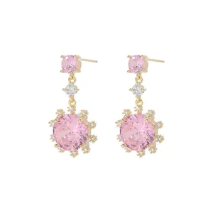 Boucles d'oreilles flocon dorées avec grands zircons roses et cristaux brillants