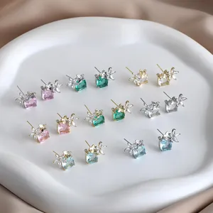 Orecchini a perno a fiore farfalla eleganti con cristallo quadrato colorato e argento S925