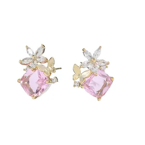 Eleganti orecchini a farfalla con pietre rosa taglio cushion e fiori di zircone bianco