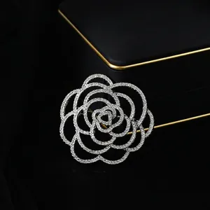 Luxurious Copper Zirconia Camellia Flower Brooch Pin For Women Elegant Hollow Floral Breastpin Wedding Banquet Jewelry