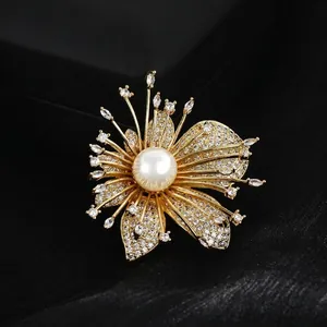 Elegant Artificial Pearl Flower Brooch With Zircon Inlay Gold Plated Copper Floral Brooch Pin For Women Wedding Banquet Jewelry