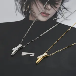 Vergoldete und versilberte Halskette mit CZ-Pavé-Kreuzanhänger für minimalistischen Stil